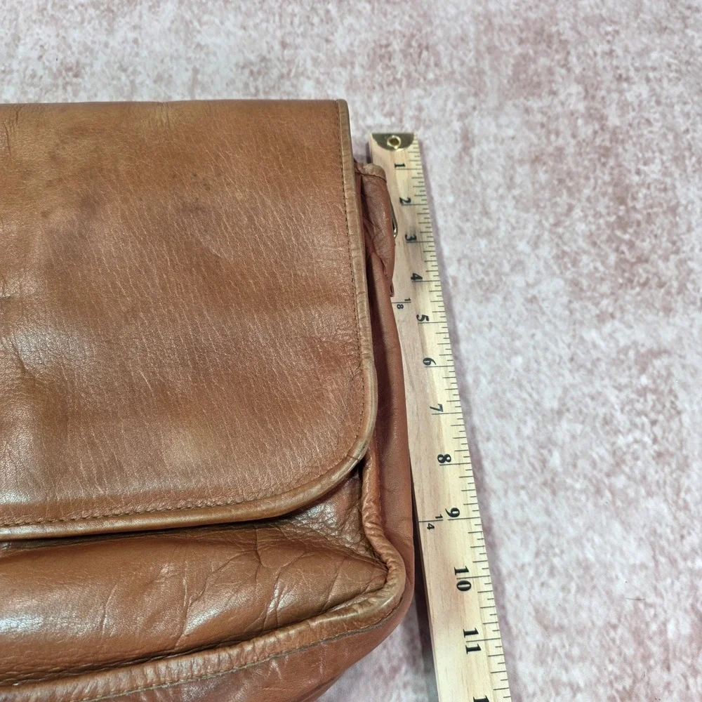 Vintage Wilsons Tan Leather Messenger Bag Flap Crossbody Adjustable Strap